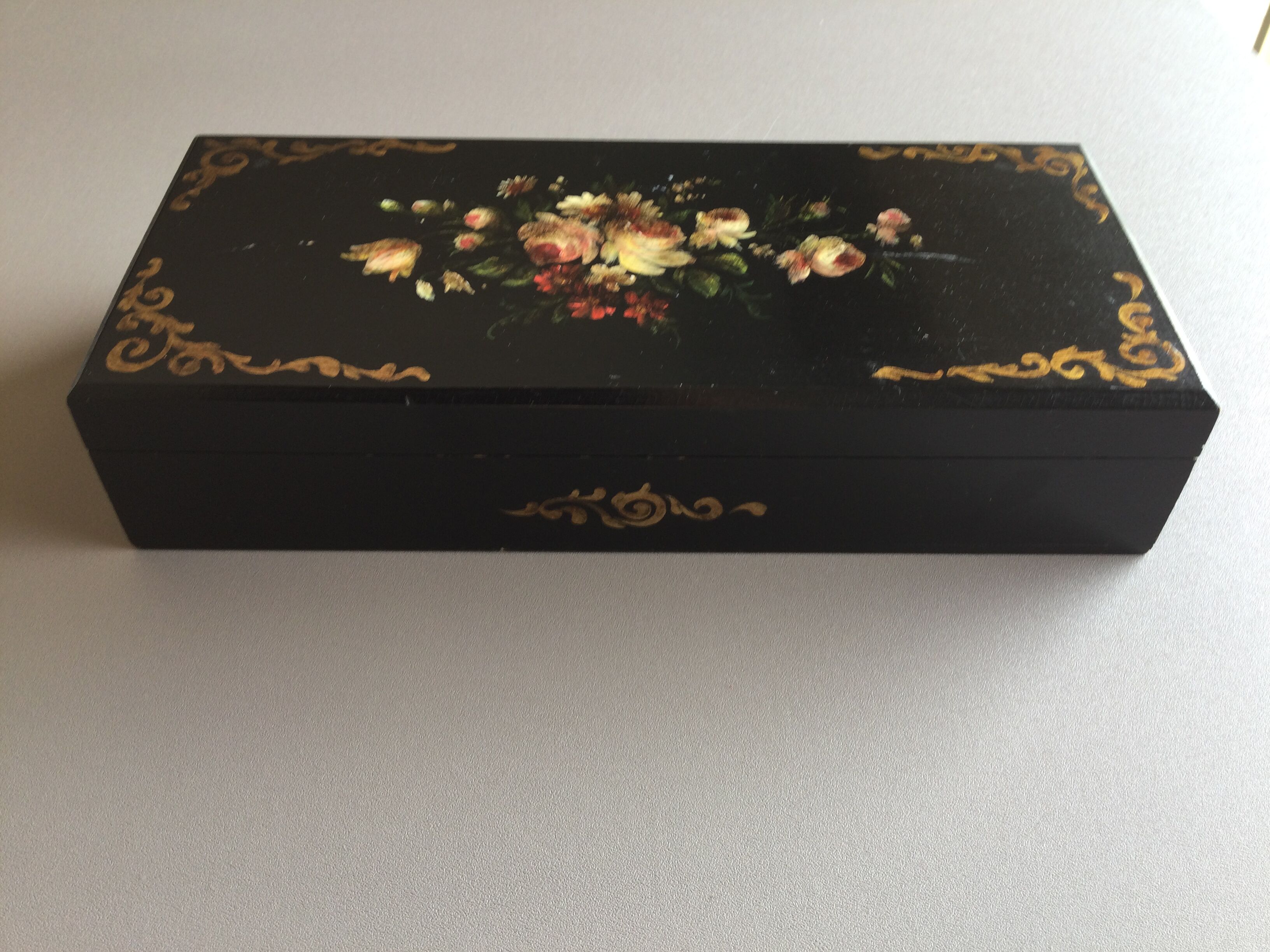 Black, hand-painted vintage jewellery box