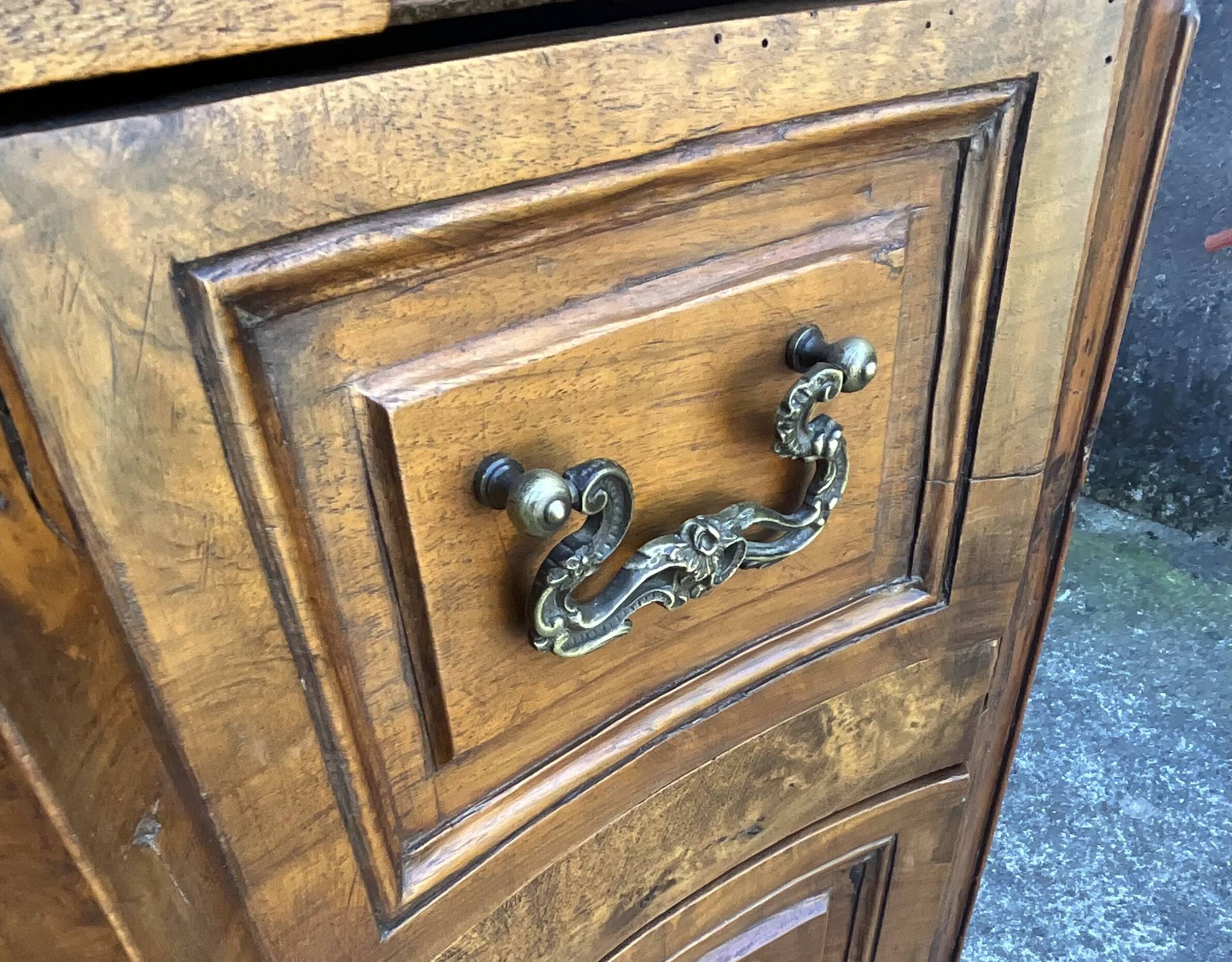 Louis XV Style Walnut Eel Chest of Drawers, Early 19th Century