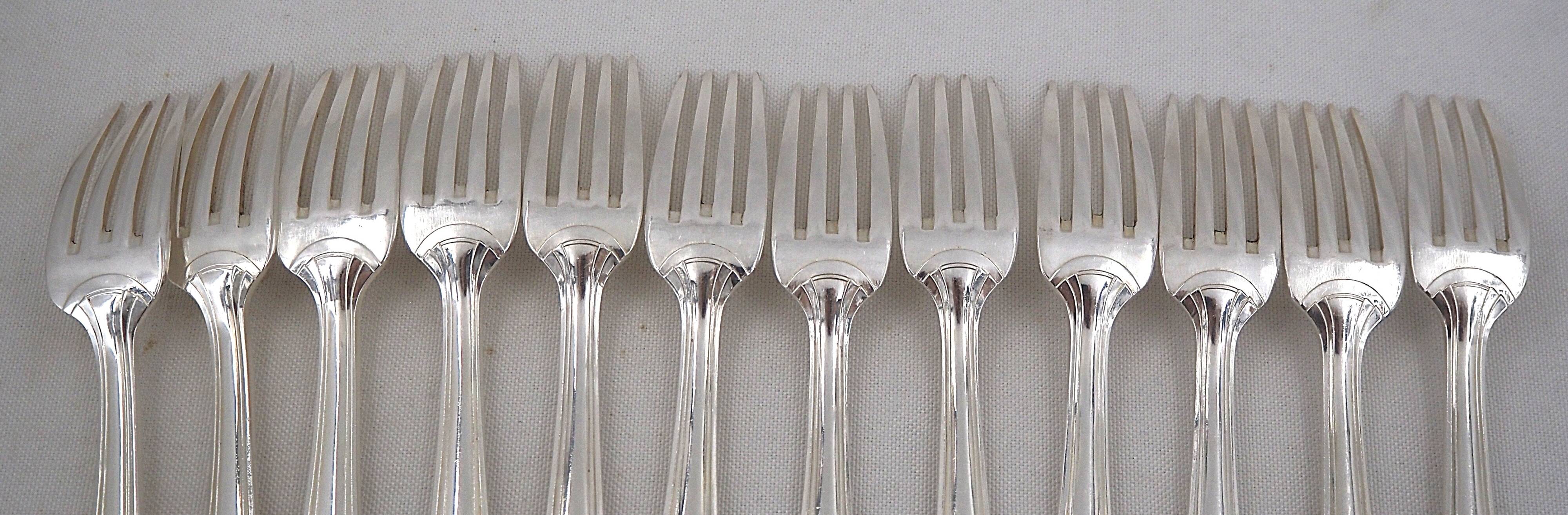 Share Art Deco cutlery set of 79 pieces, knives, silver-plated metal.