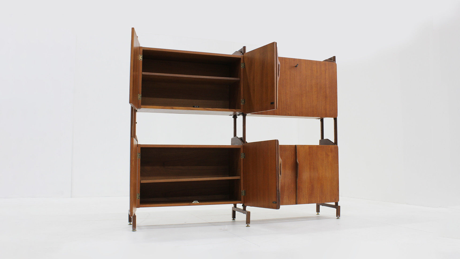 Vintage Italian mid-century bookcase wall cabinet from the 1960s, Italy.