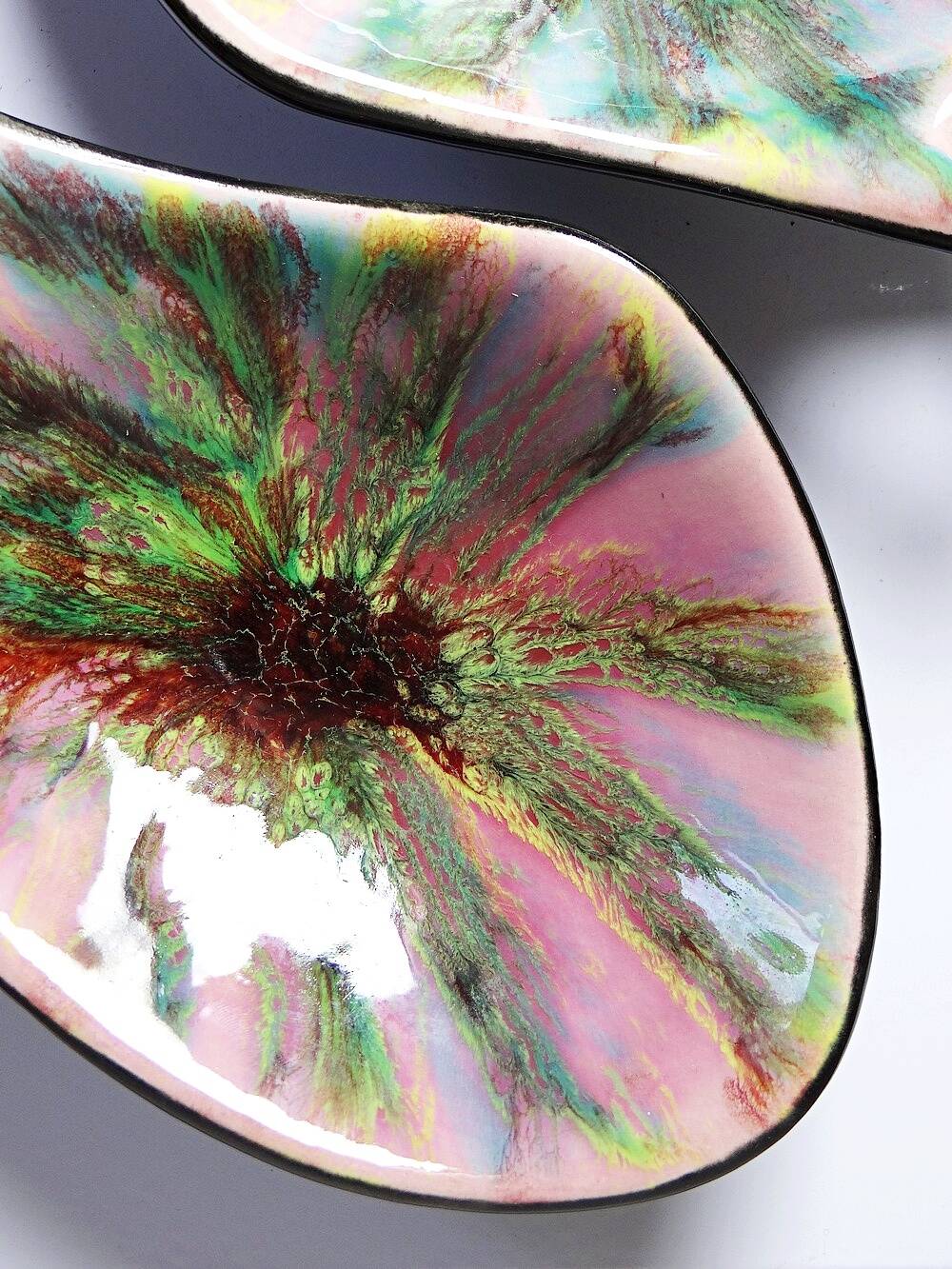 Pair of multicoloured glazed ceramic studio dishes, vintage 1960s.