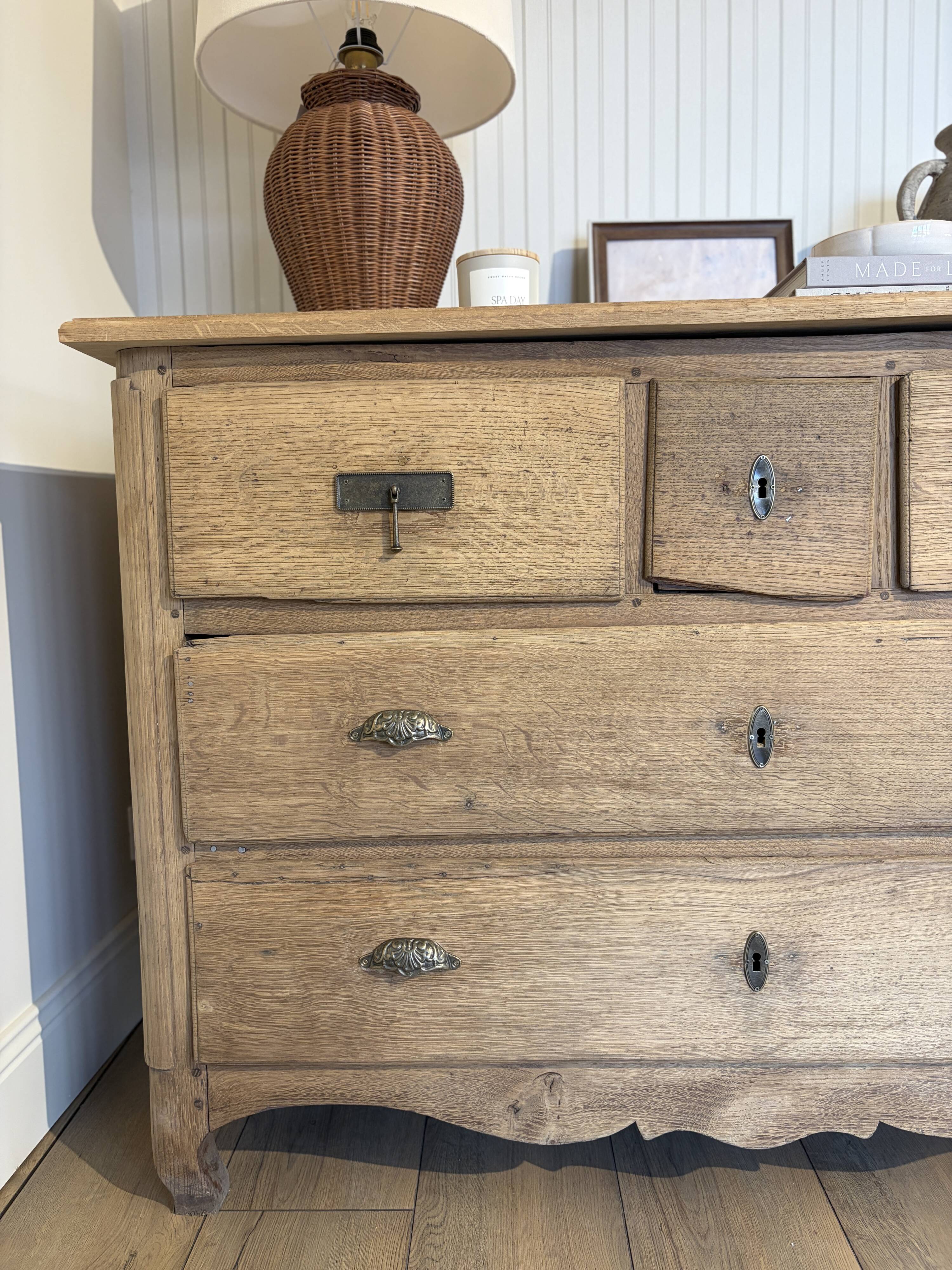 Solid oak chest of drawers - 5 drawers