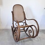 Rocking chair Thonet en bois courbé et cannage