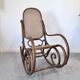 Rocking chair Thonet en bois courbé et cannage