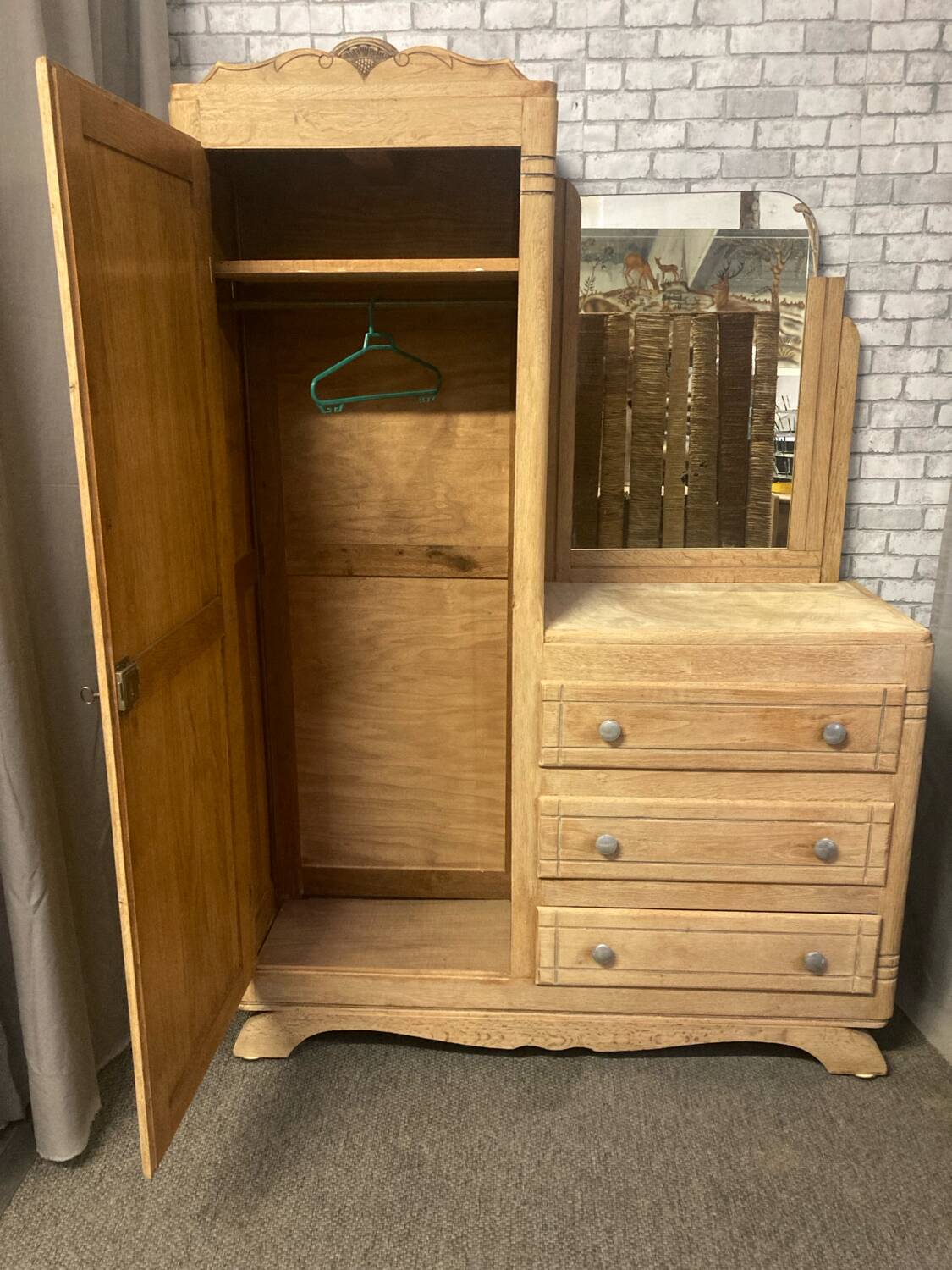 Asymmetrical wardrobe