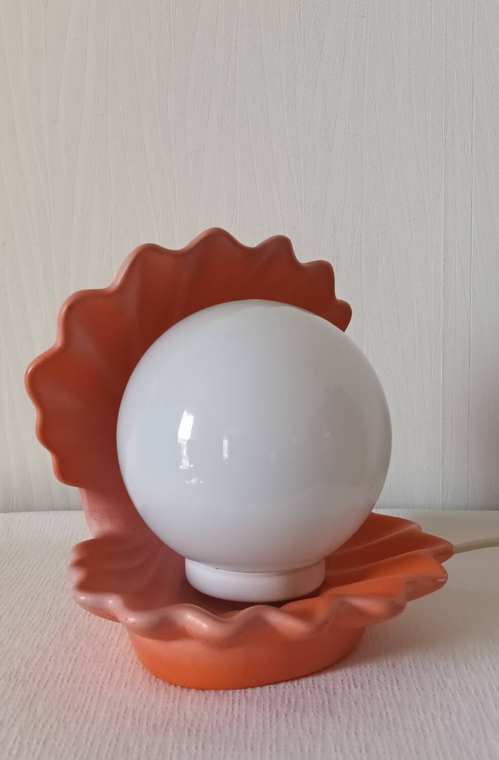 Vintage ceramic seashell lamp