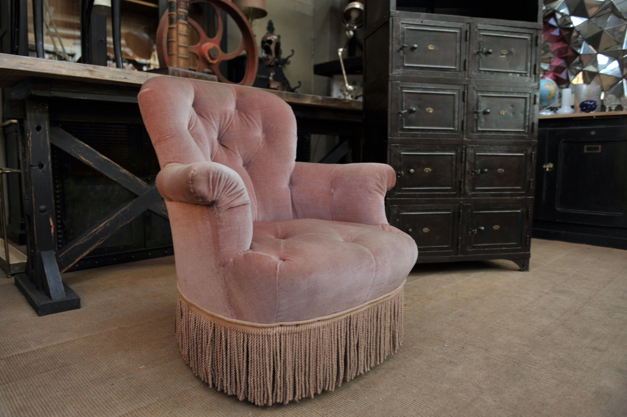 Former Napoleon lll toad chair in pink fabric on wheels