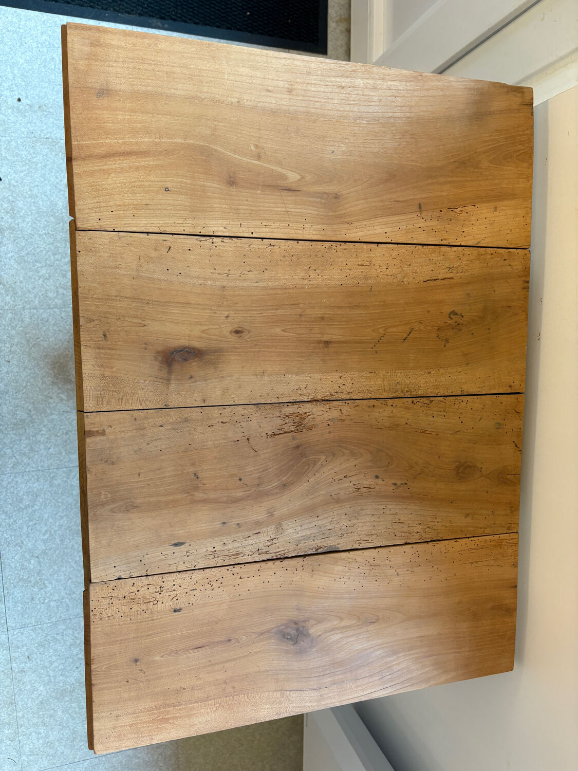 Dressing table with flaps, sandblasted.