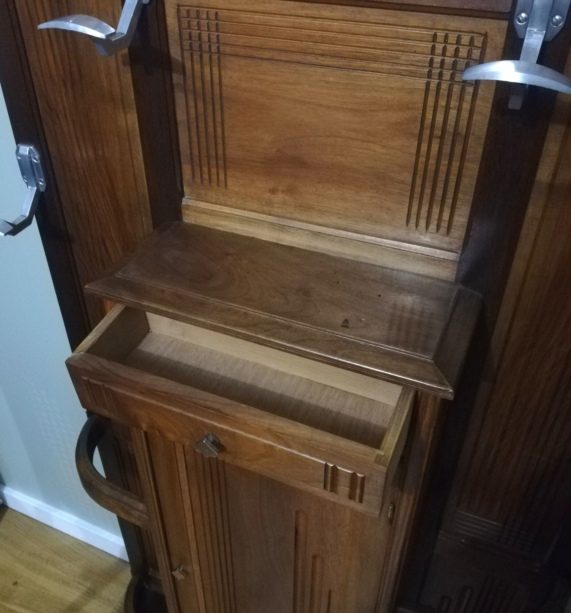 Art Deco cloakroom rack in stained oak