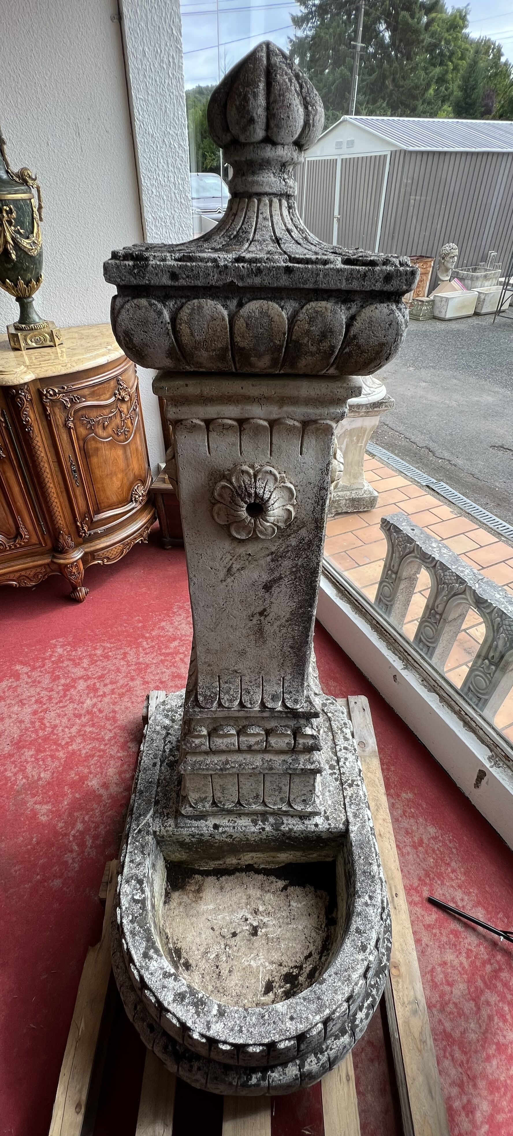 Exceptional large stone fountain nineteenth around 1880 is divided into 3 parts