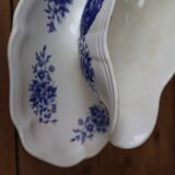 Ancienne saucière en faïence de Sarreguemines modèle Romantic
