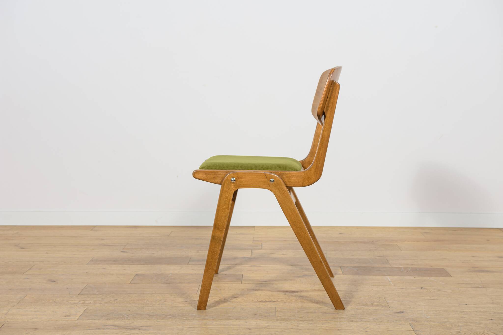 Boomerang Dining Chairs from Goscinski Furniture Factory Model  229XB, Pola