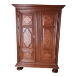 Pegged cabinet