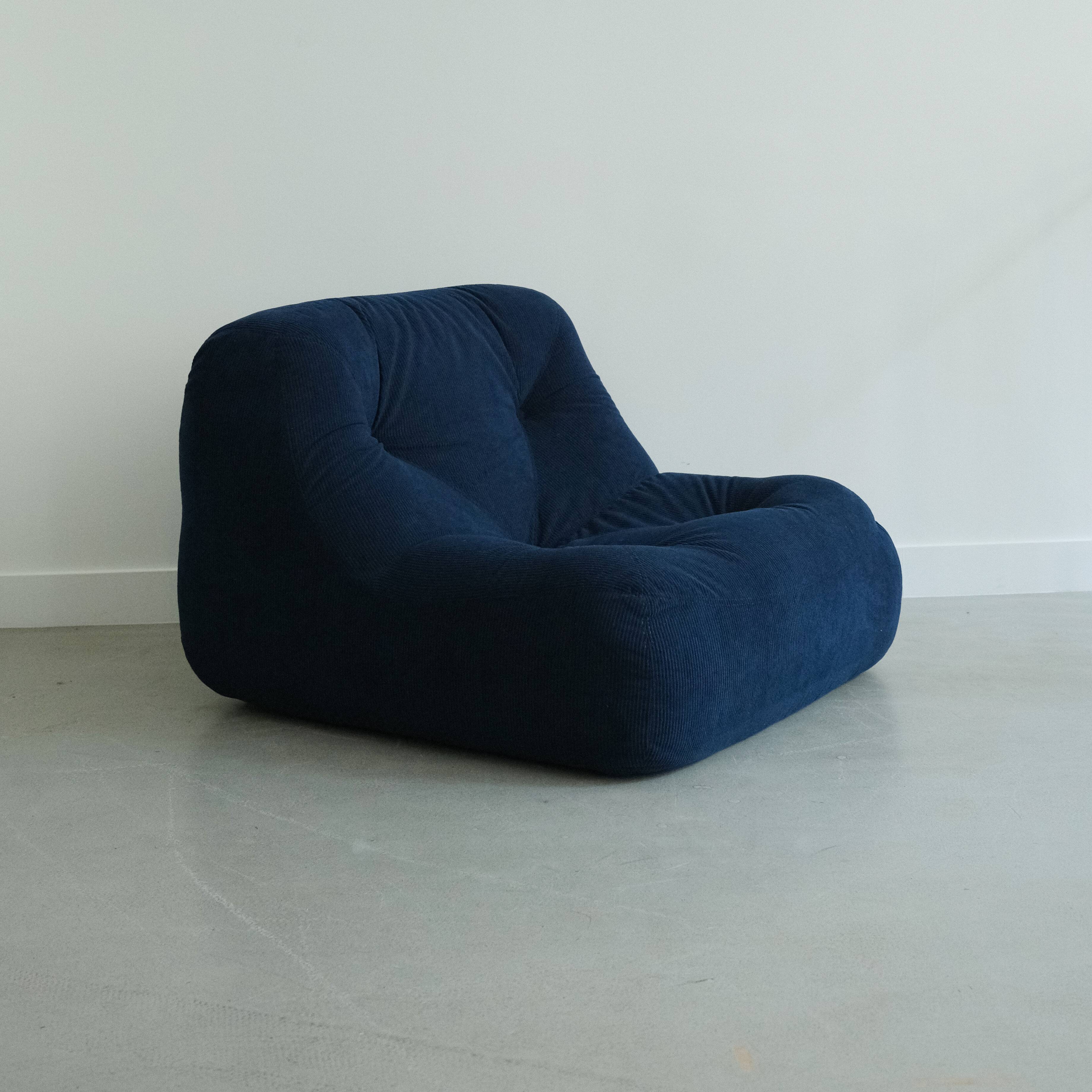 Chaffeuse kali bleu par Michel Ducaroy pour Ligne Roset