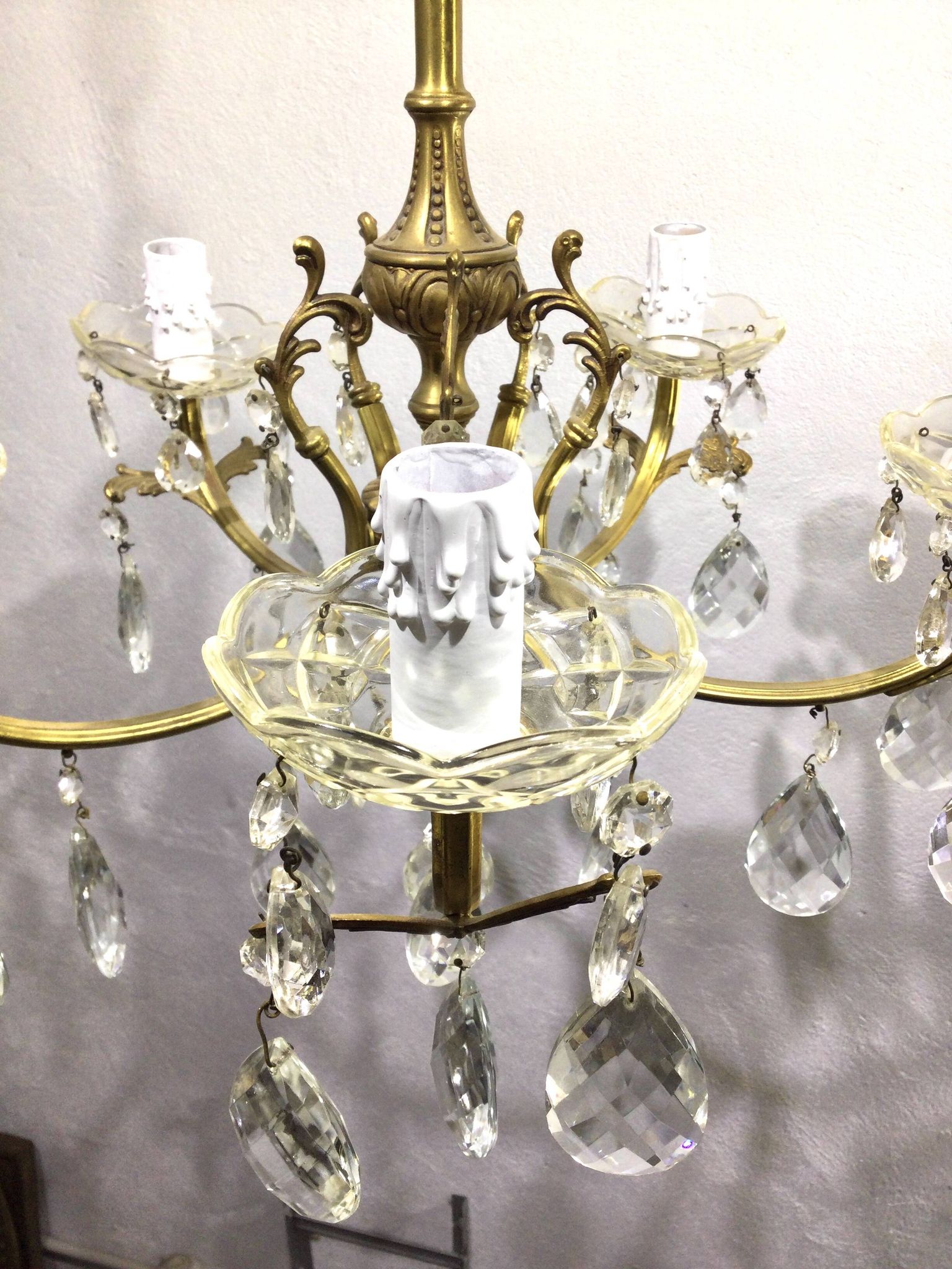 5-light chandelier in brass and tassels