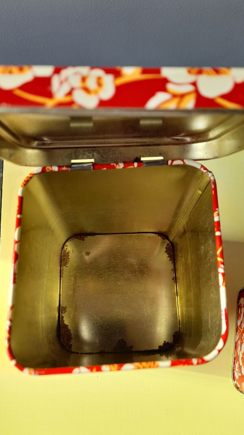 Strawberry nesting boxes 60s