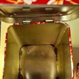 Strawberry nesting boxes 60s