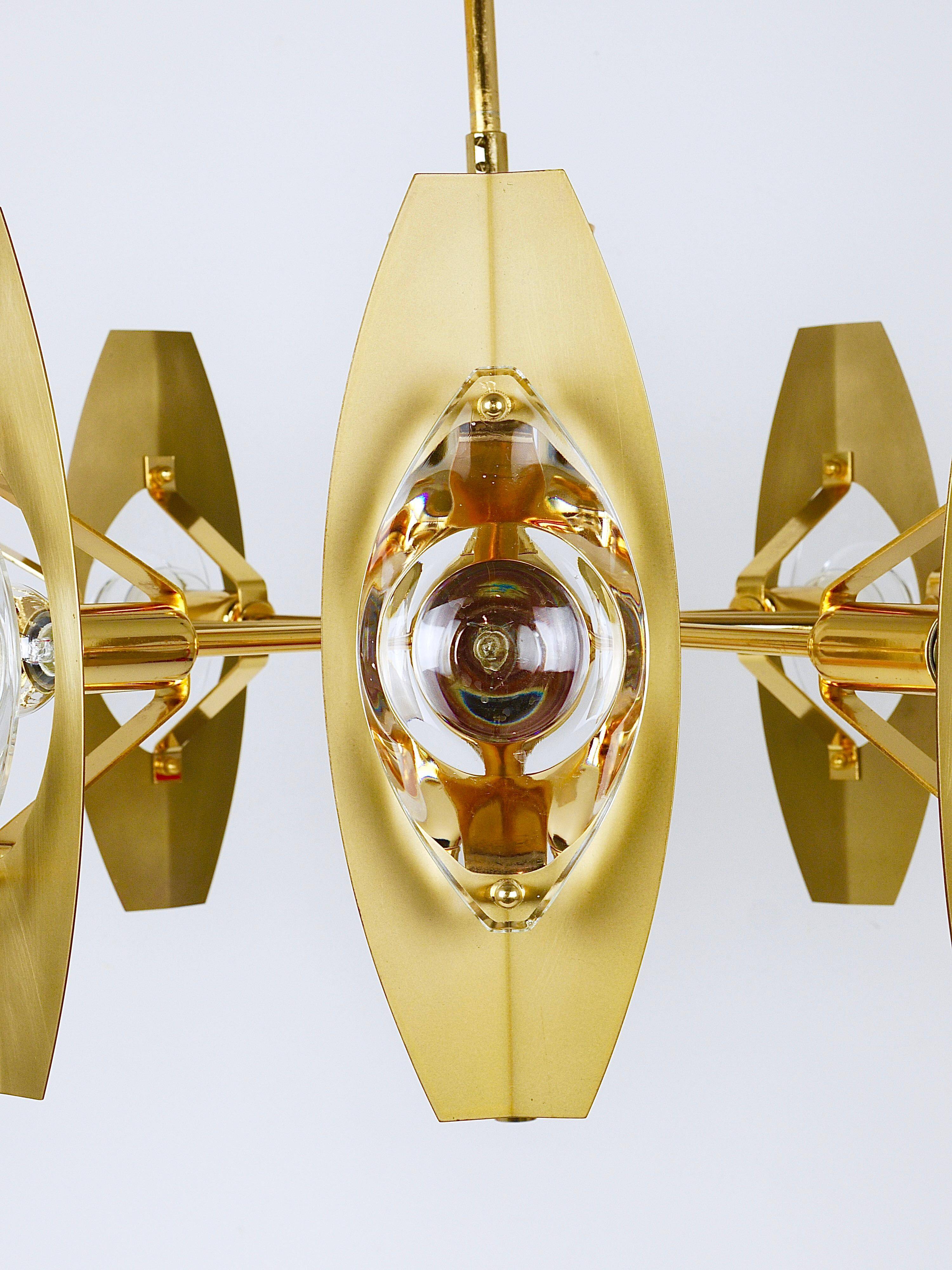Oscar Torlasco brass chandelier of 25 inches with optical prism lenses, Italy, 1970s.