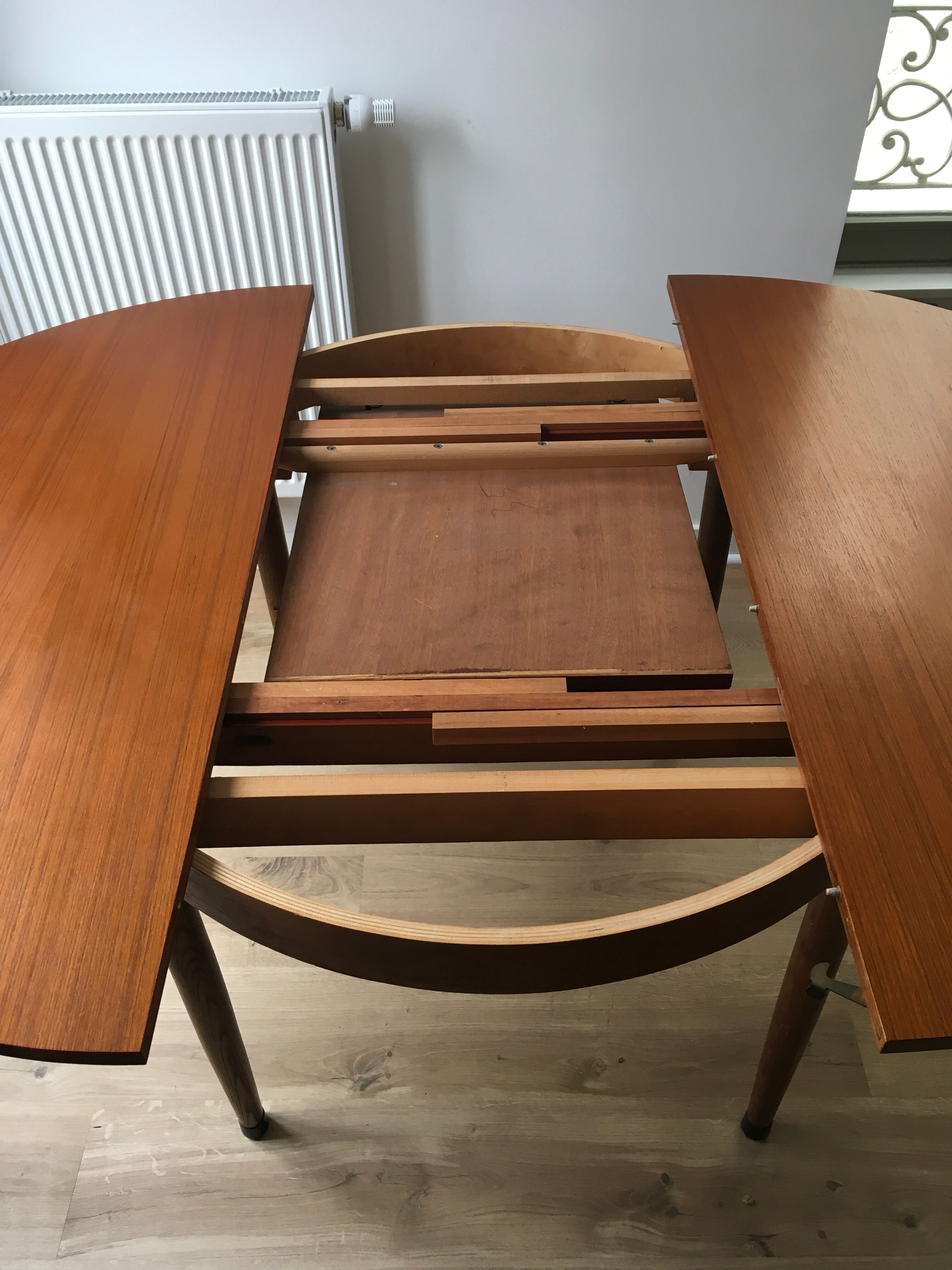 Extended round table in teak 60s
