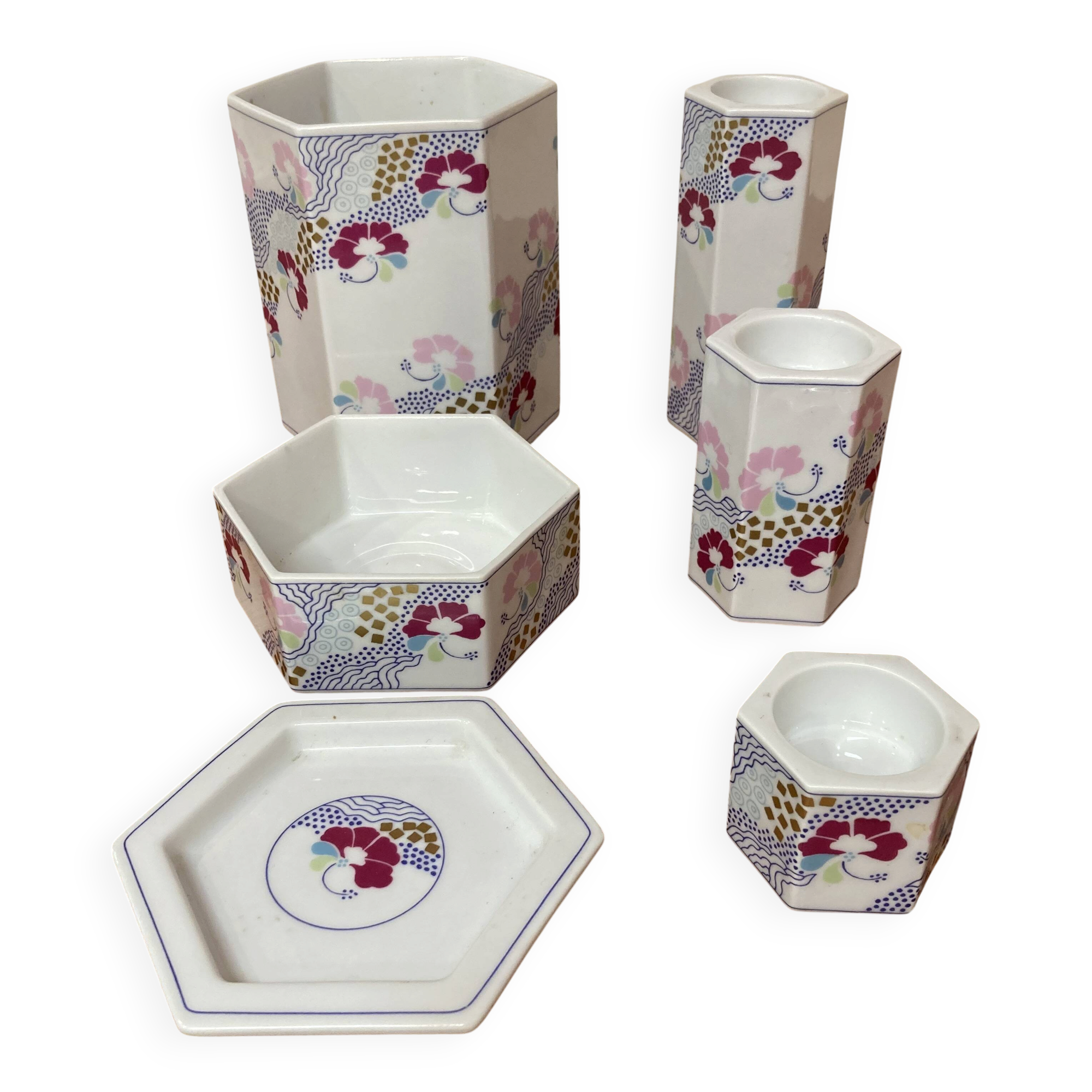 Set of five scandinavian design ceramics.