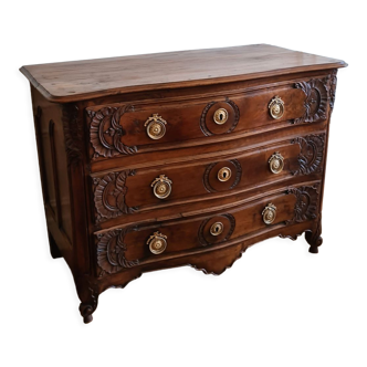 Louis XV walnut chest of drawers, circa 1760