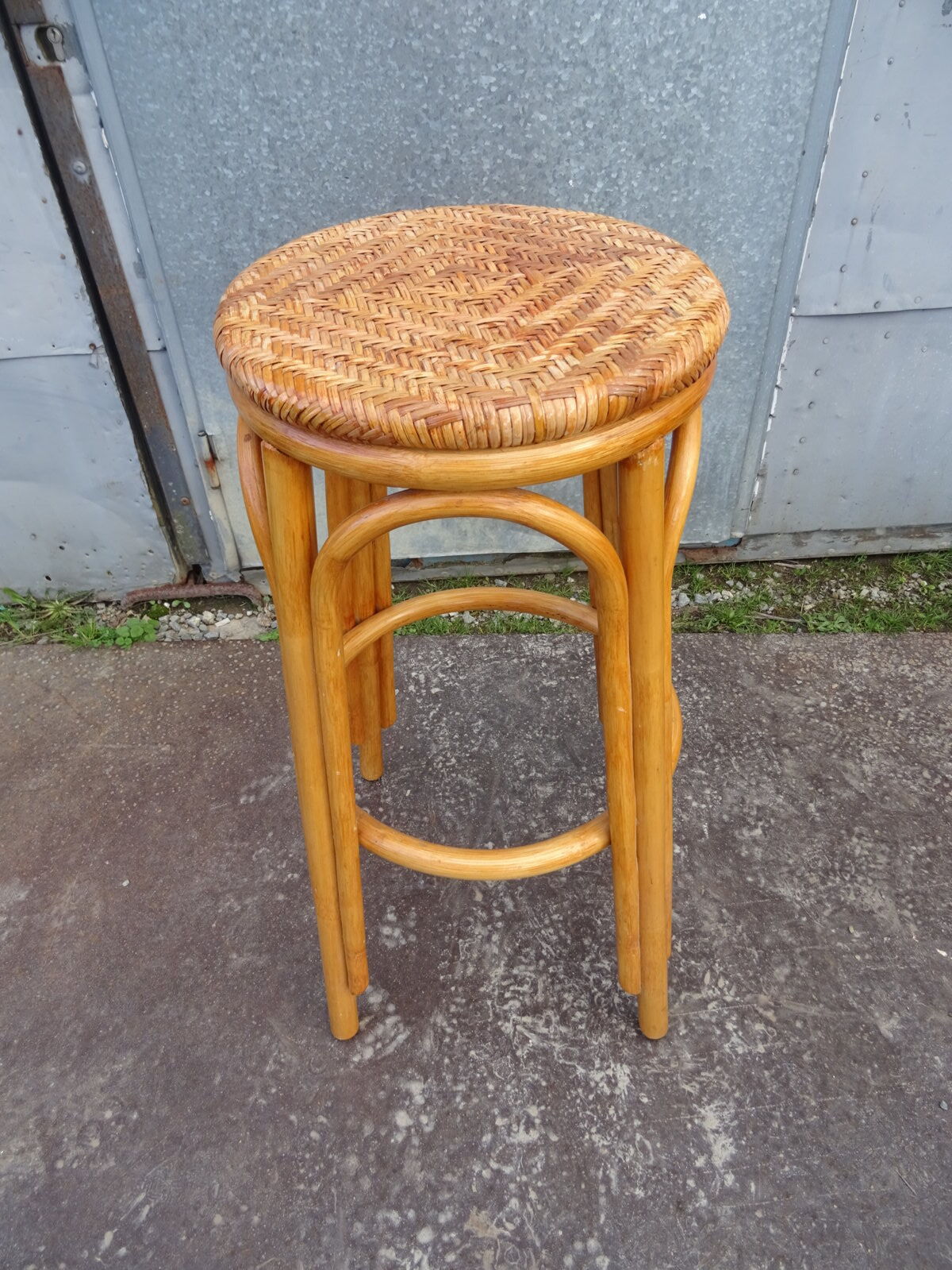 High bar stool in woven rattan