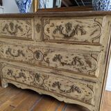 Commode patinée époque xviii
