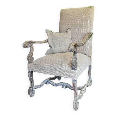 Grand fauteuil Louis XIII restauré – tissu beige texturé