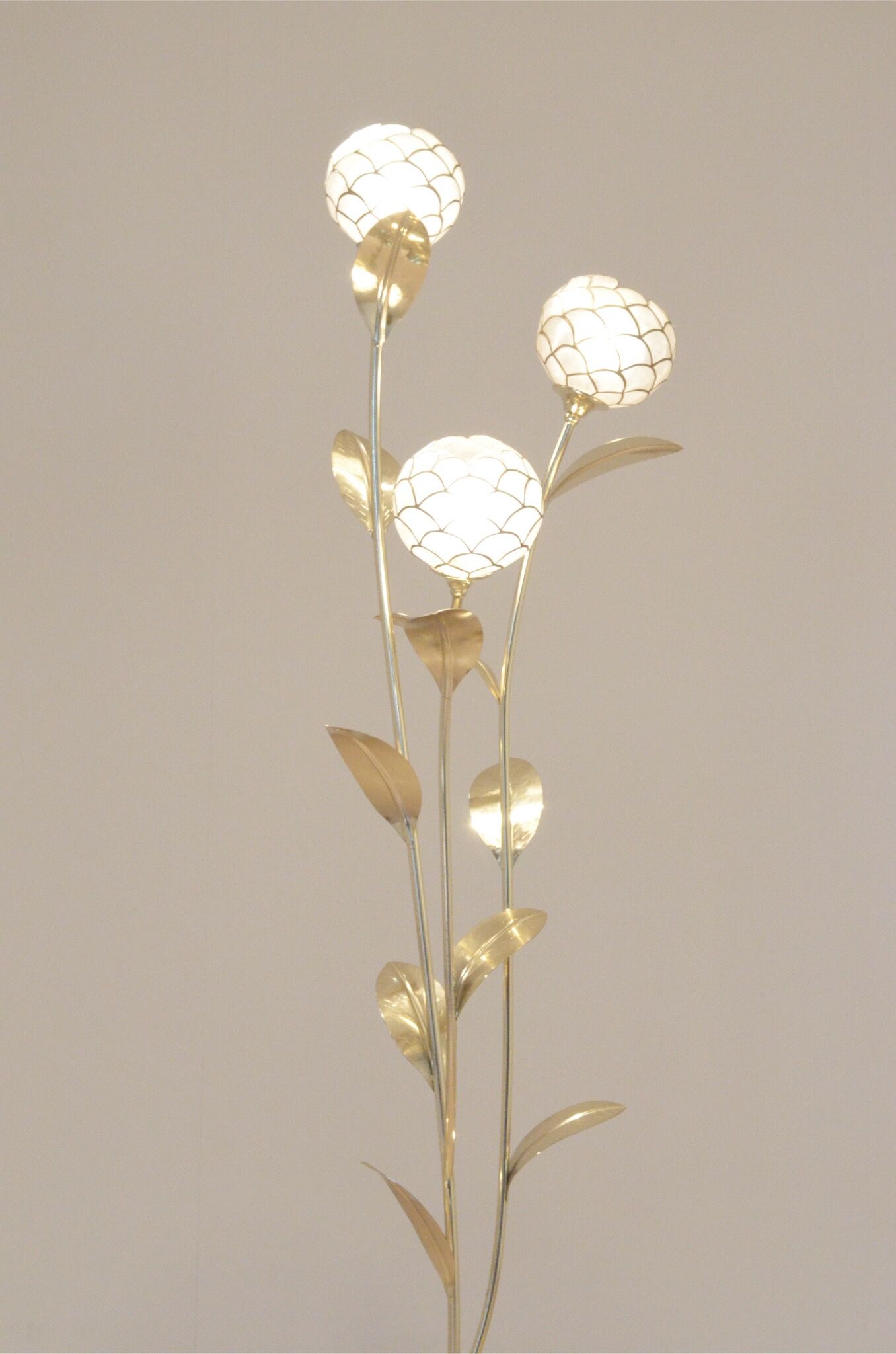 Lampadaire floral laiton & nacre 1970s