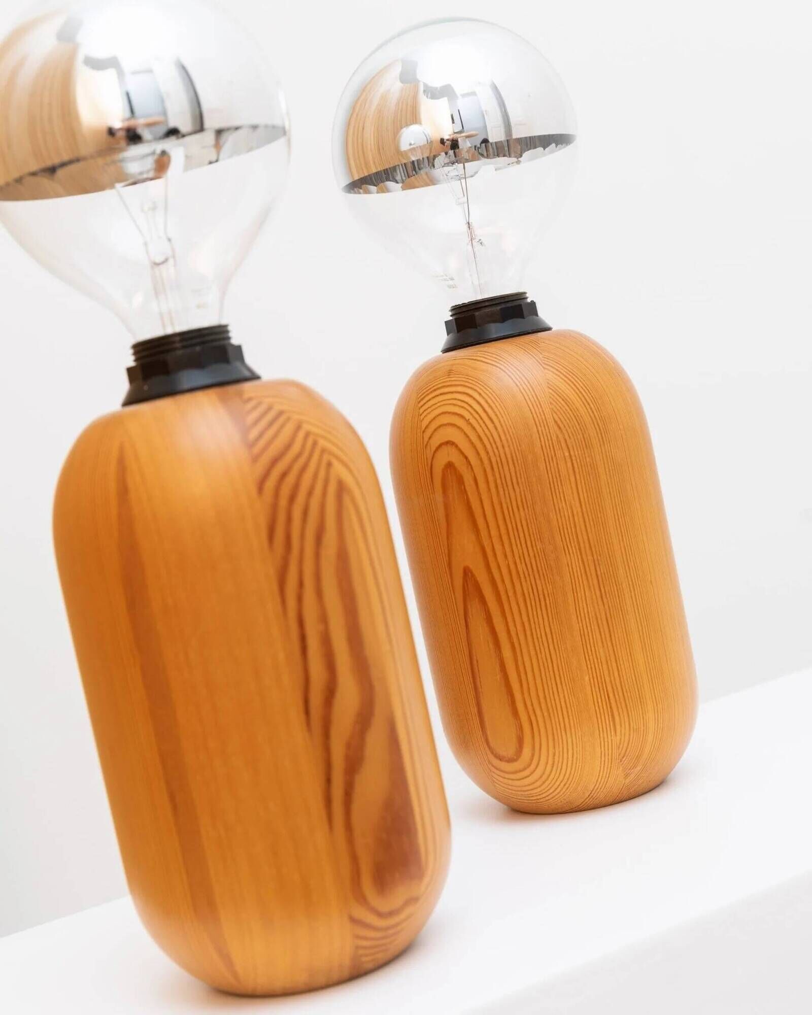 Pair of XXL Domus table lamps in marron wood with chrome globe bulbs
