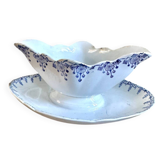 Old sauce boat