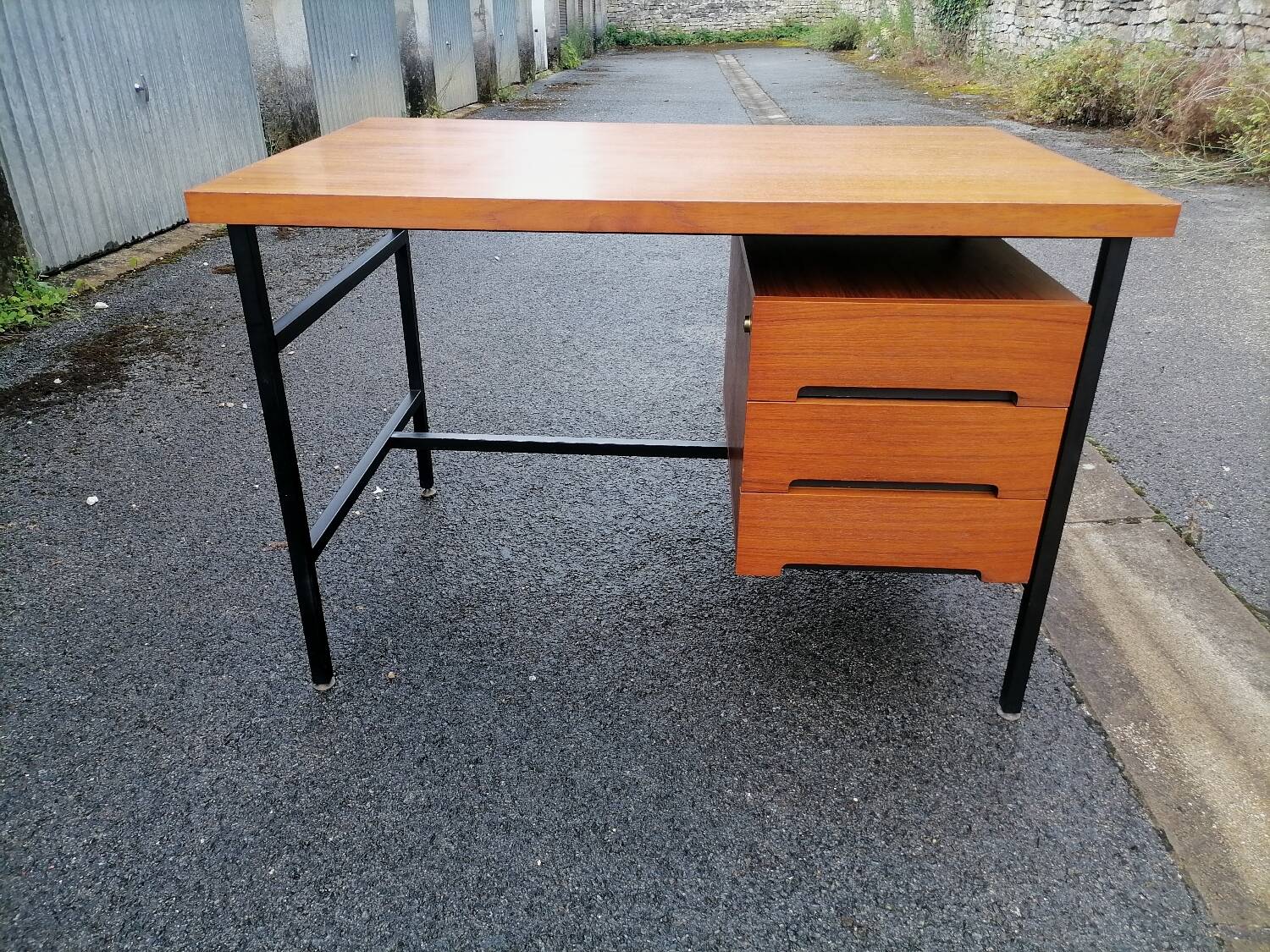 Bureau. vintage. année. 60