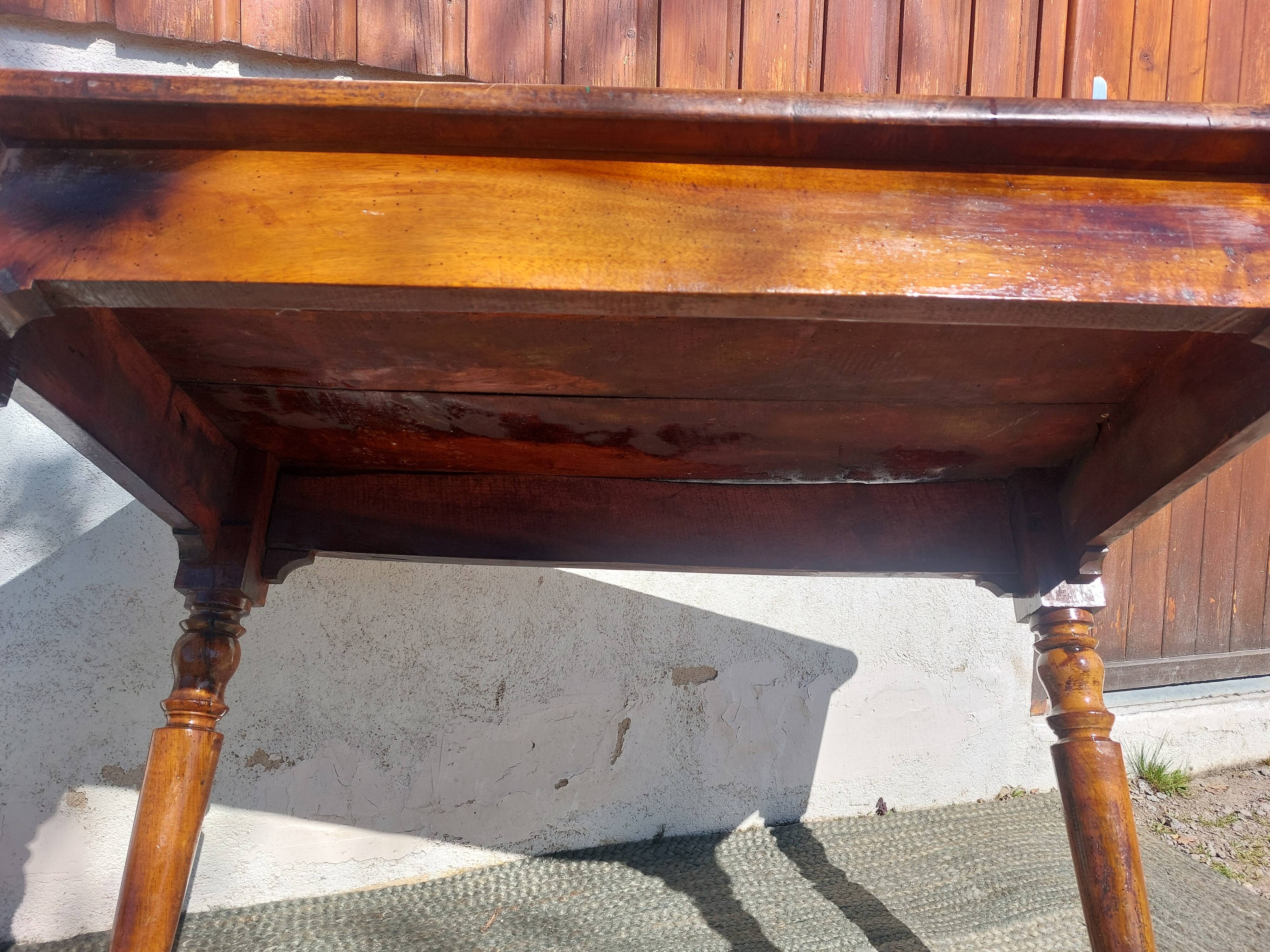 bistro table in wood, for meals or as a desk