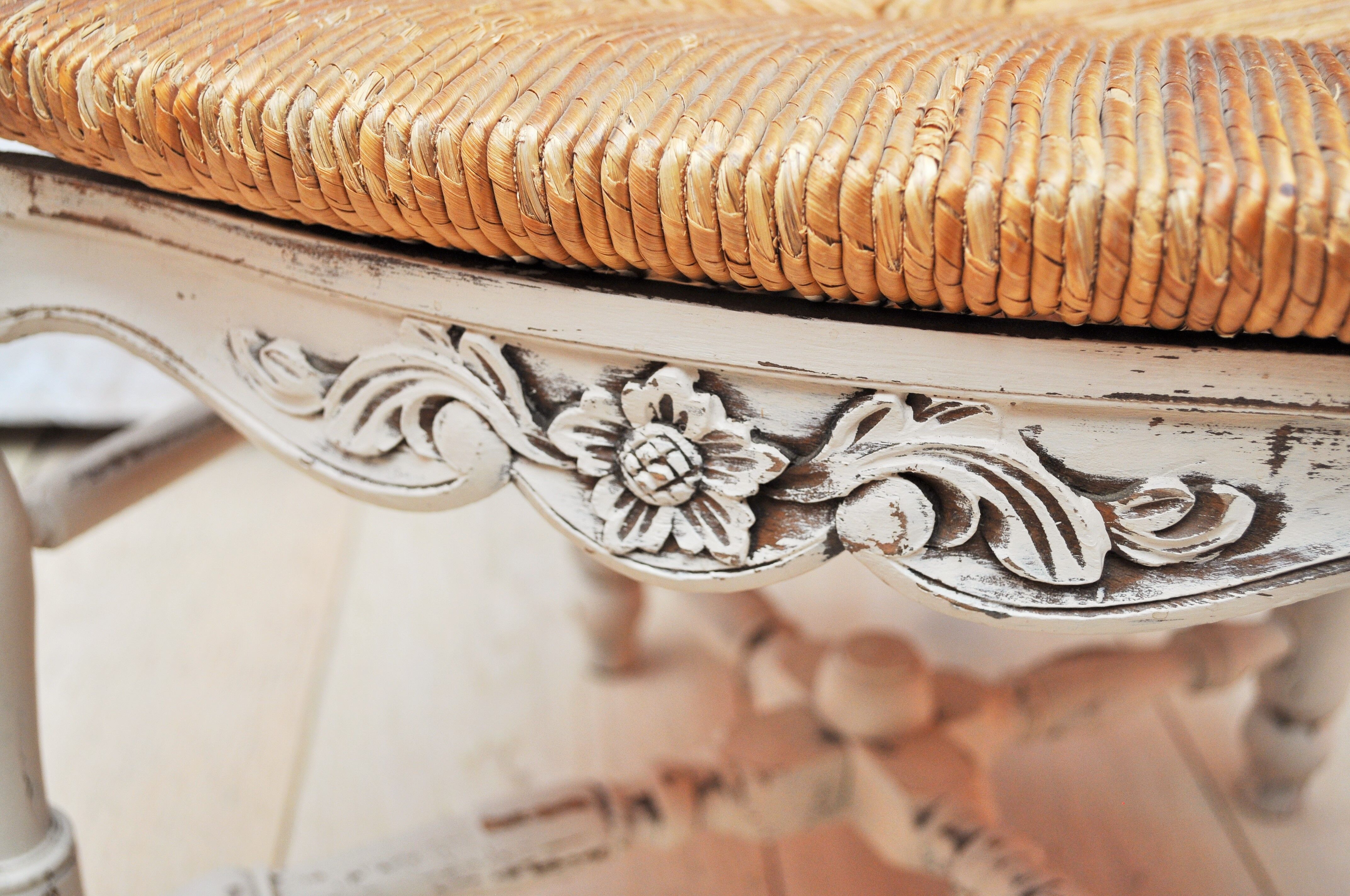 Chair provençale of nanny, mulched, white patina