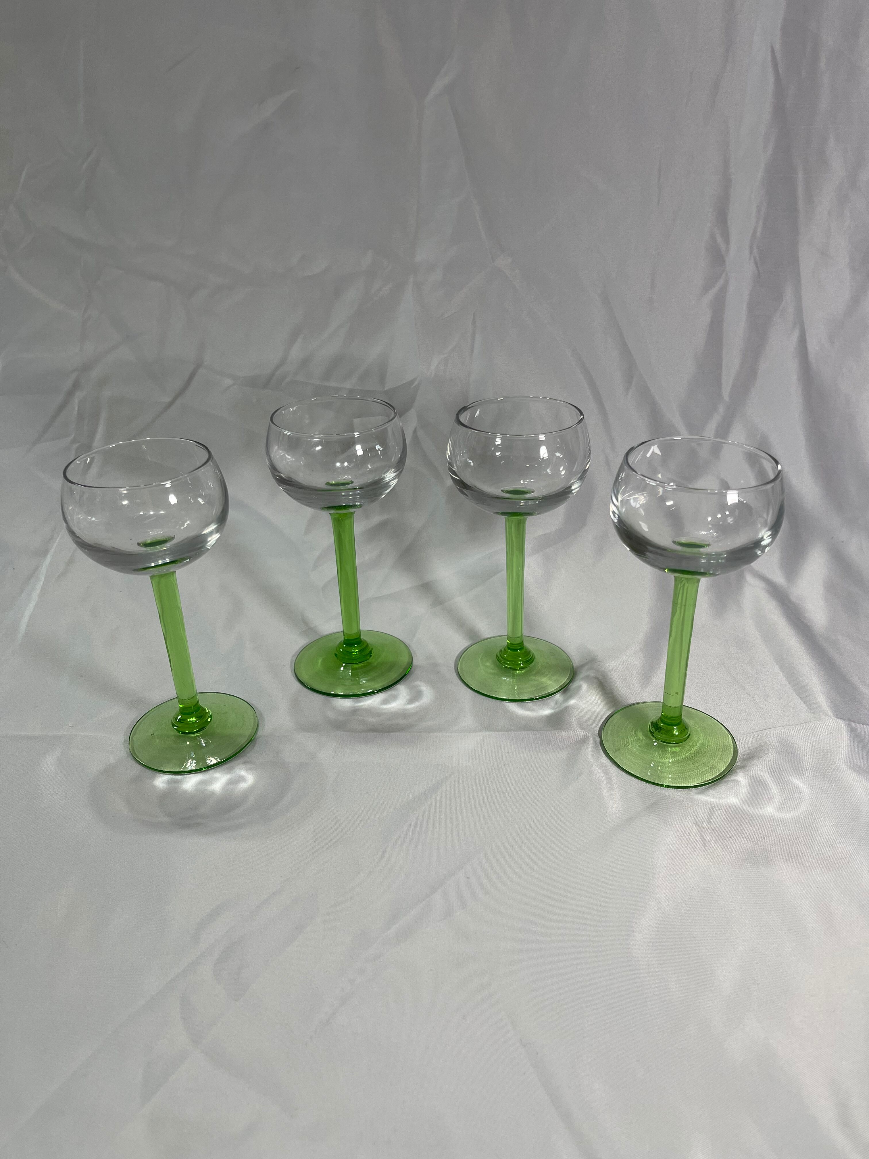 Ouraline: 4 wine glasses