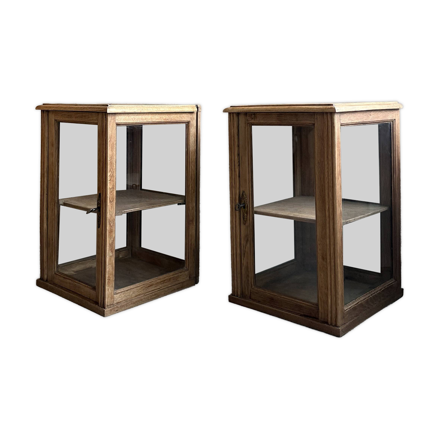 Pair of small Art Deco display cabinets in oak (renovated)