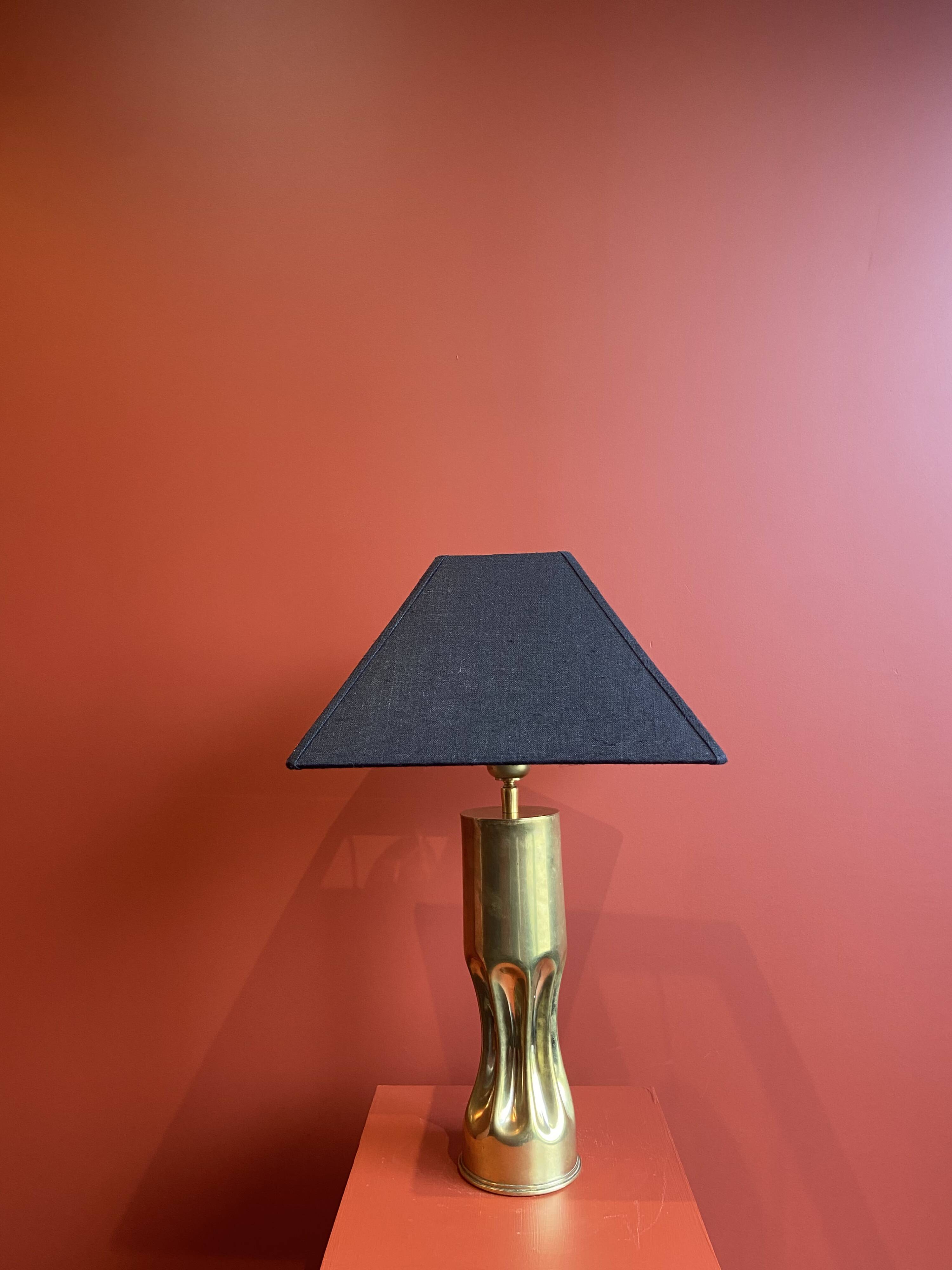 Brass shell socket lamp from the 1st WW, black pyramidal lampshade in Carlucci linen.