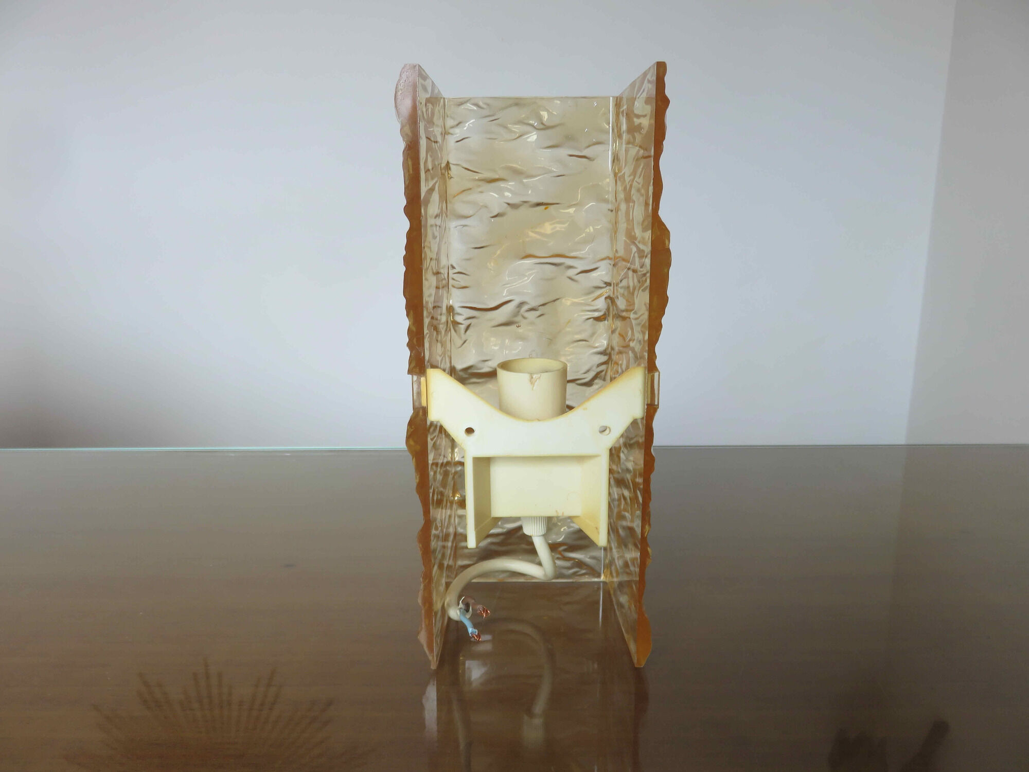 Champagne resin wall lamp