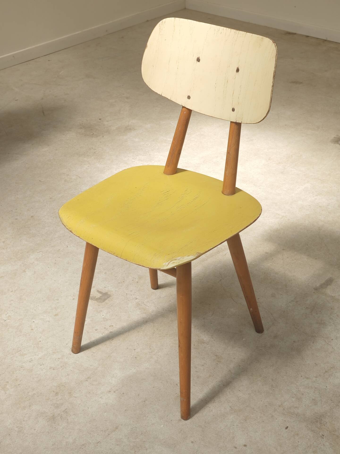 Yellow wooden chair TON Bystrice (Thonet) 1970