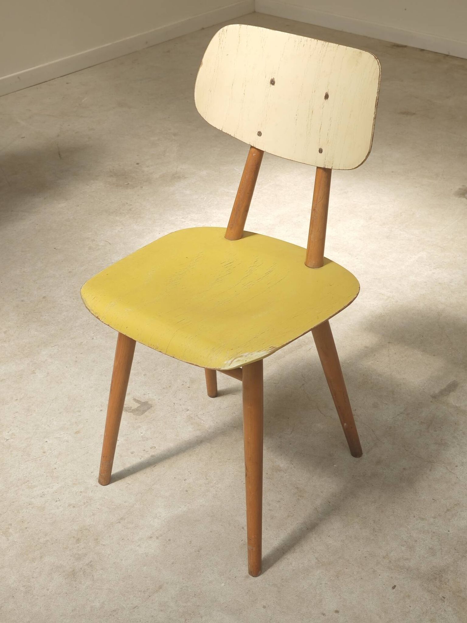Yellow wooden chair TON Bystrice (Thonet) 1970