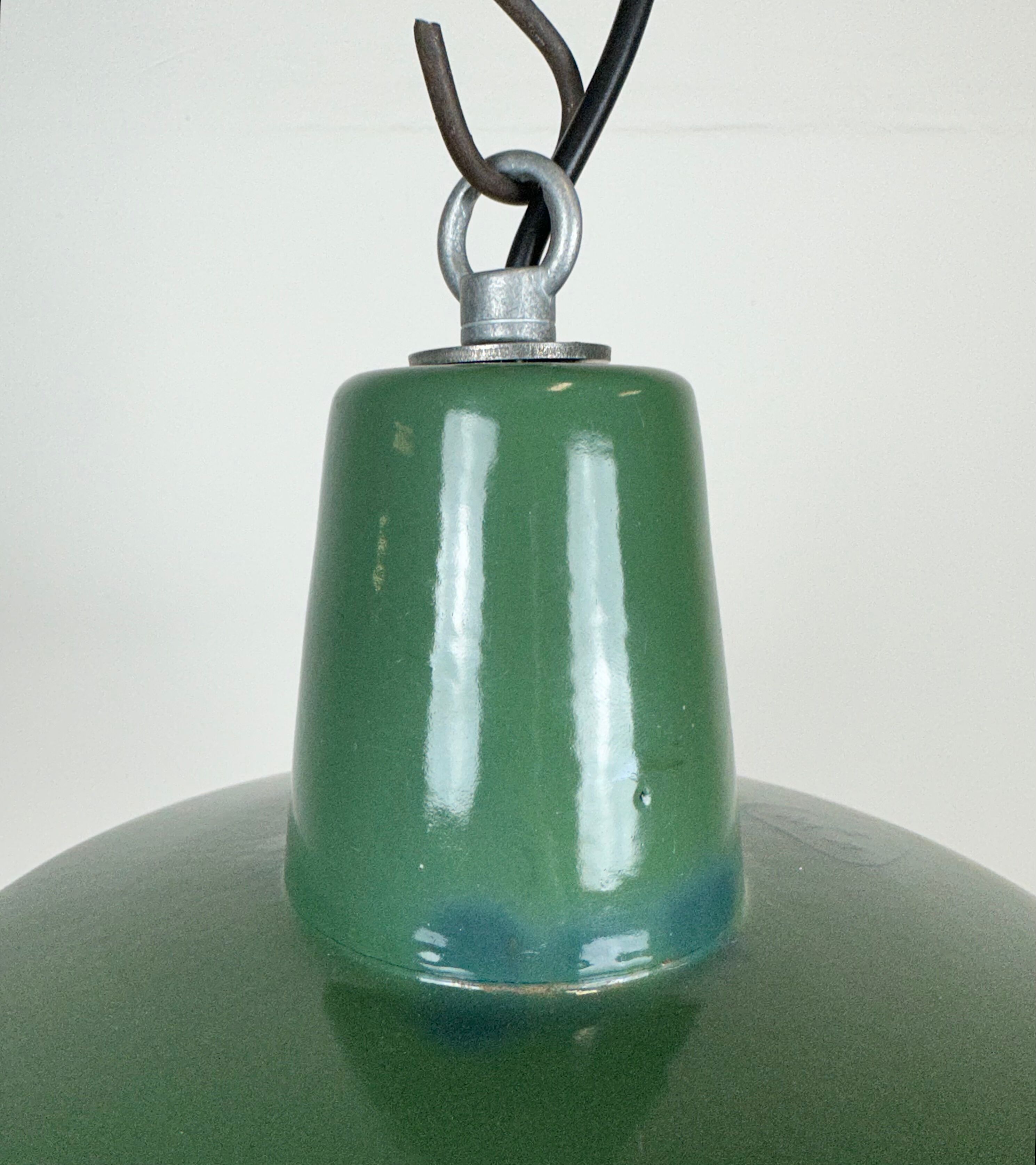 Industrial green enamel pendant lamp, 1960s