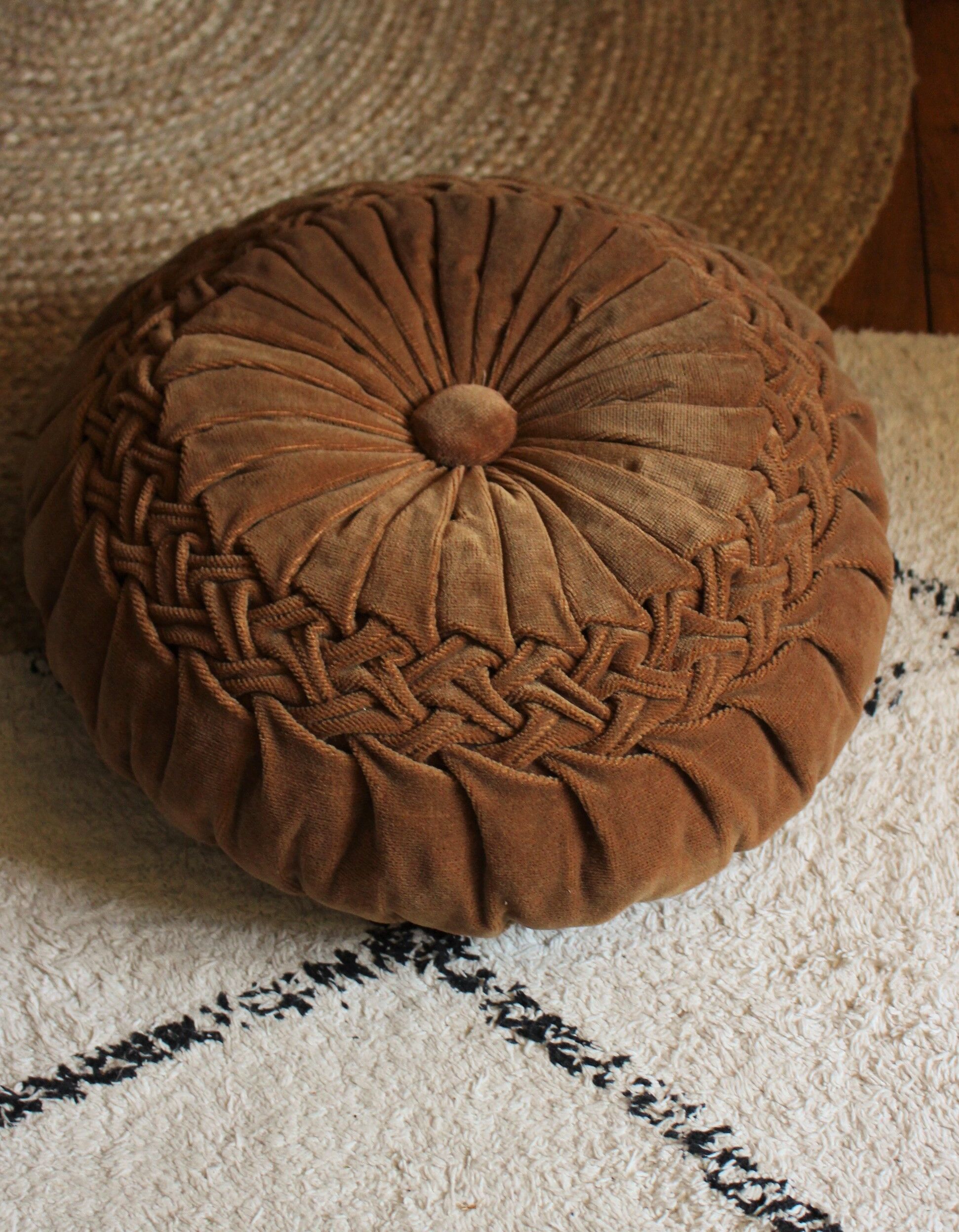 Velvet cushion rosette bronze camel braided