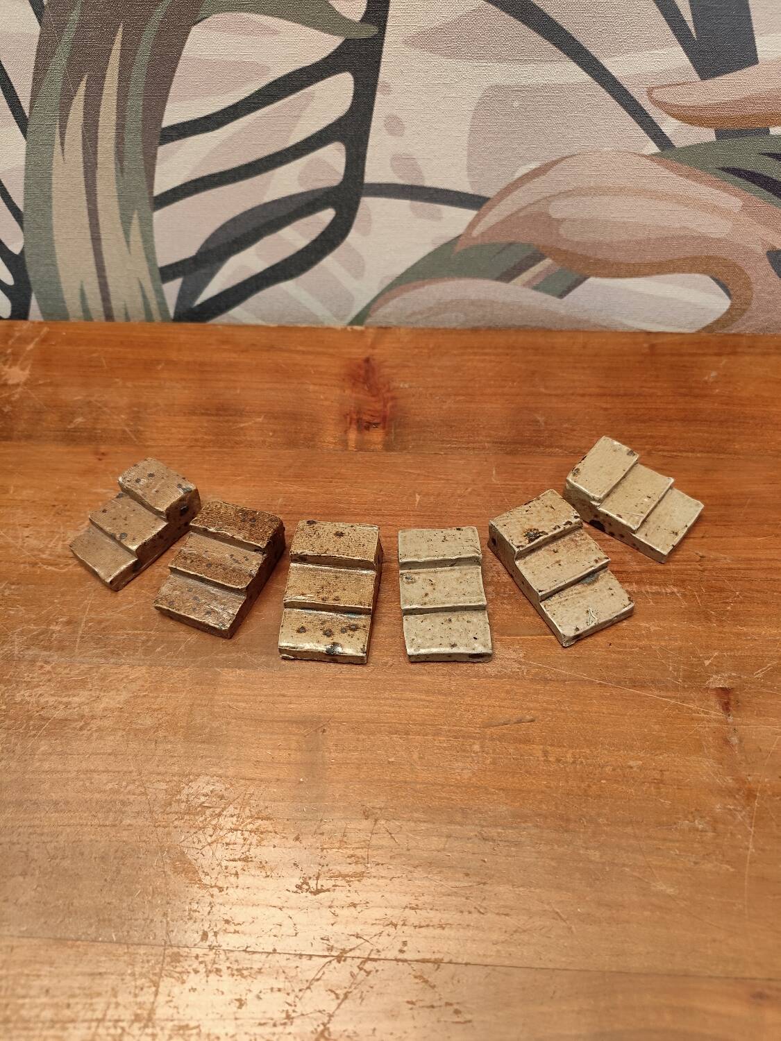 6 enamelled stoneware knife holders