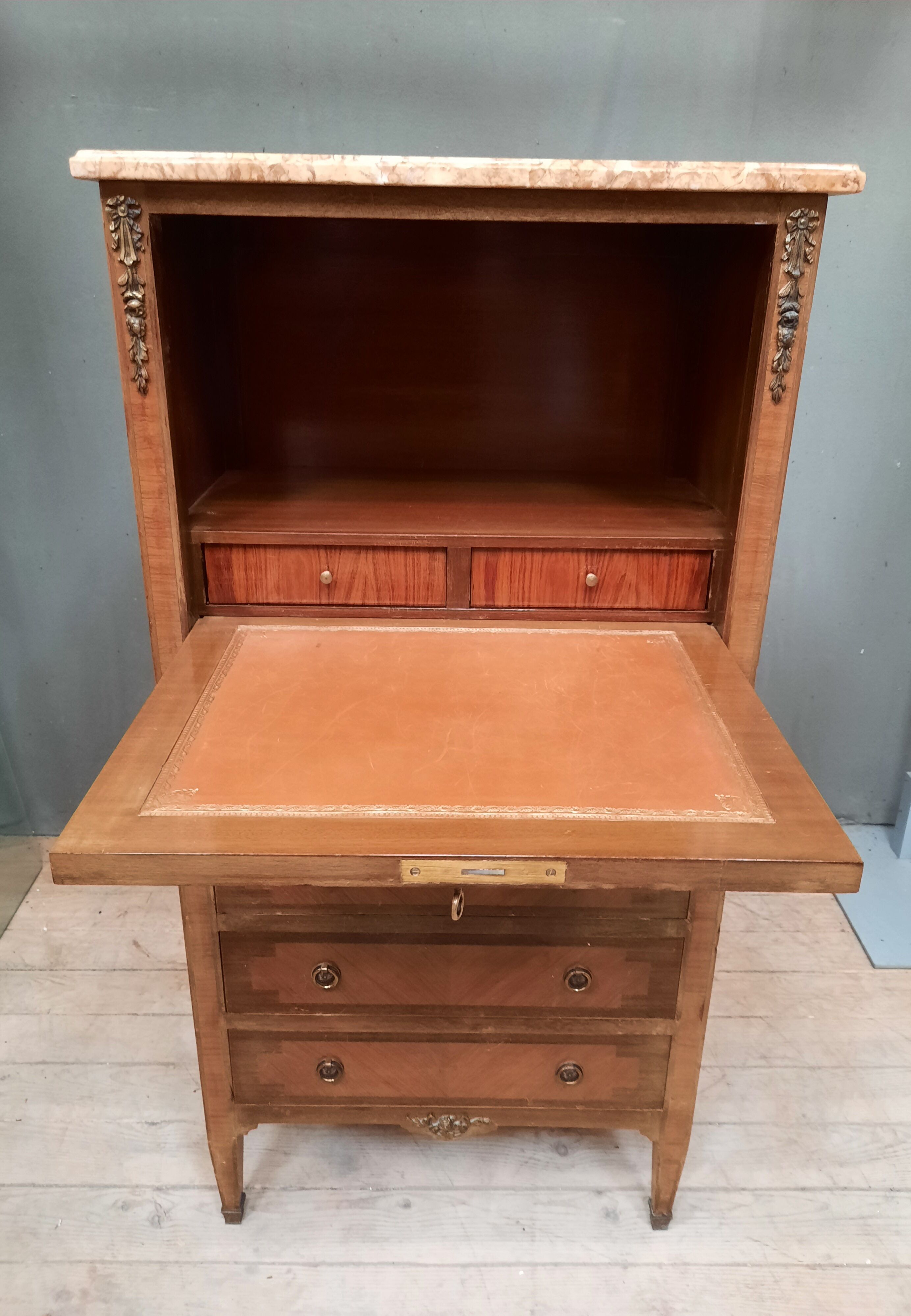 Secretaire en Marquetterie de style Louis XVI