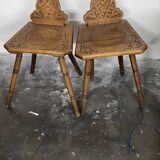 Lot de deux chaises en bois sculpté