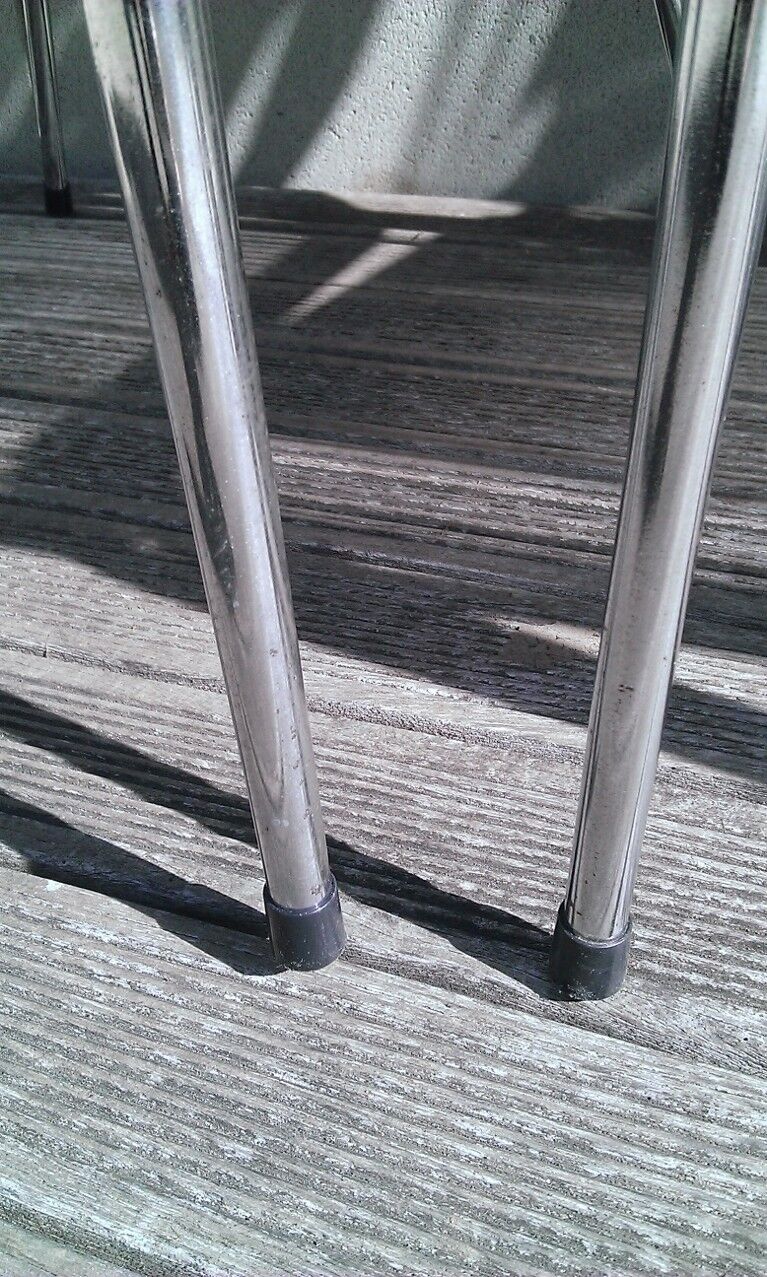 Series 4 chairs black scoubidou