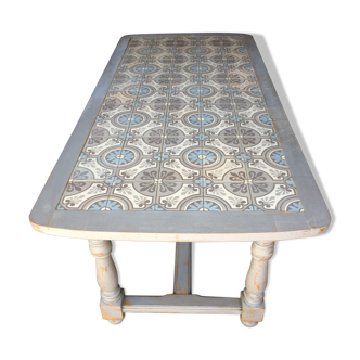 Table de ferme avec carrelage 1920