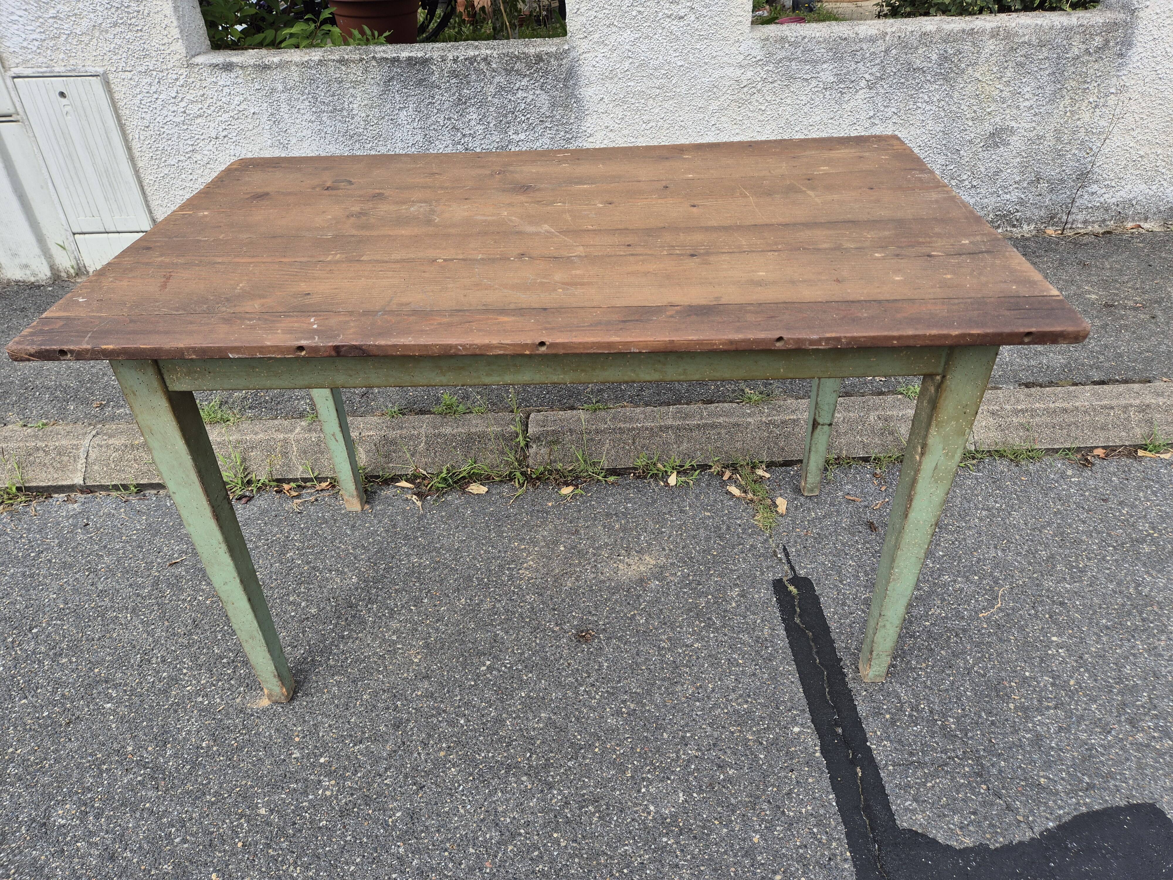 Table de ferme vintage plateau bois et bas vert, 2 tiroirs