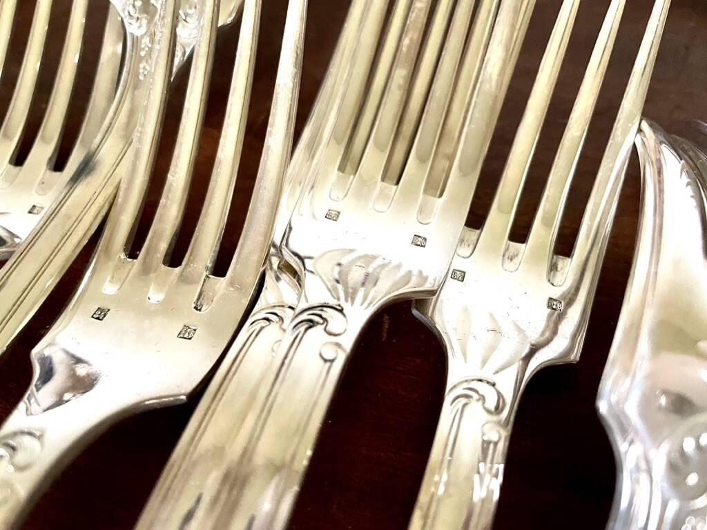 36-piece silver-plated cutlery set