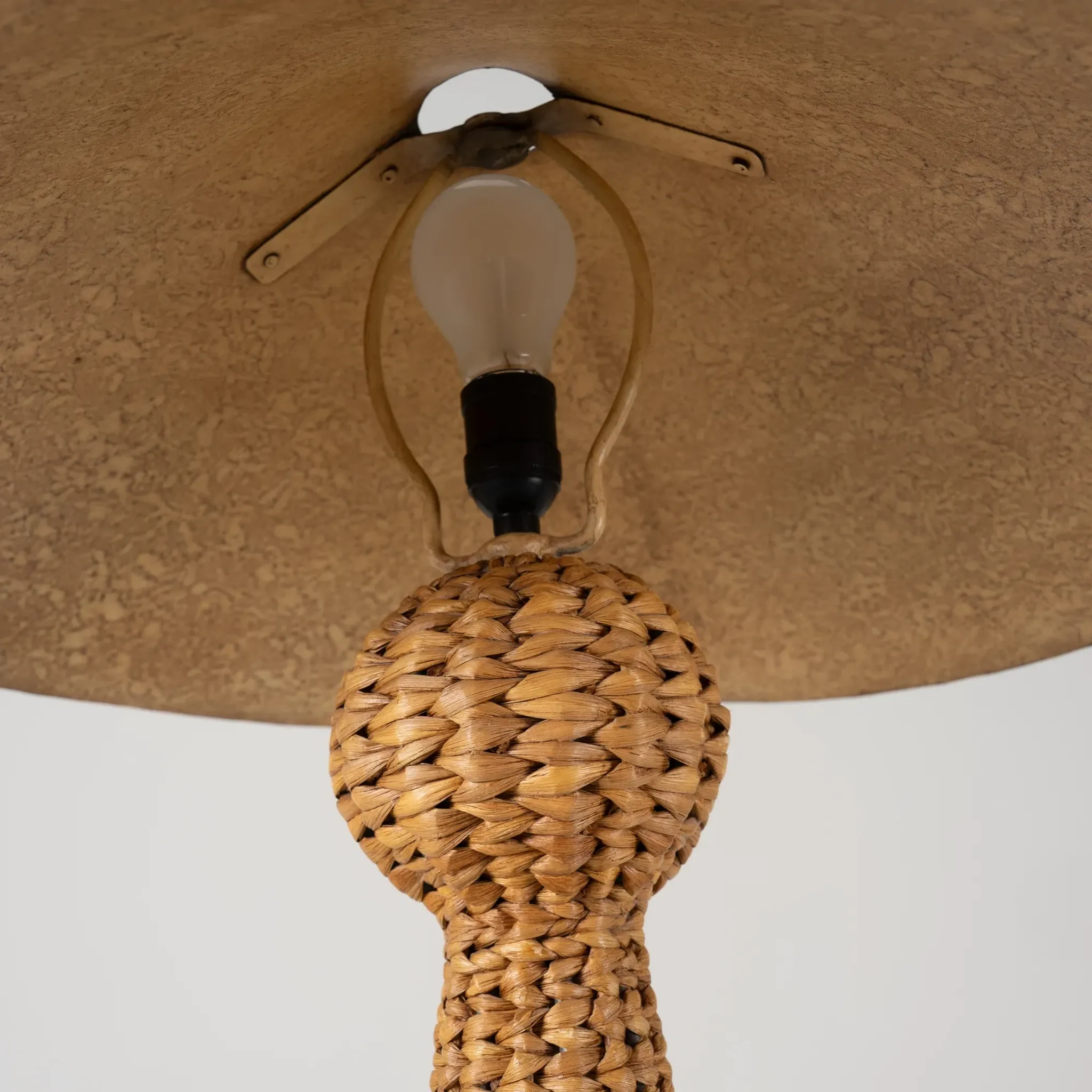 Lampe sur pied unique avec tige tissée